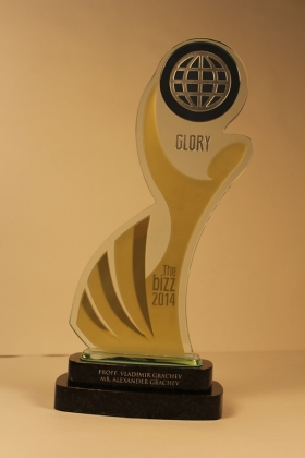 Статуэтка "GLORY" лучшей научной компании мира в 2014 году - "НПК "АВЕРС" (26 апреля 2014 года, Венеция, Италия)