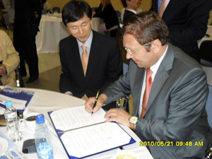 Фото 2 - 21 мая 2010 года подписан Меморандум между НПК &quot;АВЕРС&quot; и Корейским политехническим университетом о совместном выполнении научных работ в областях медицины, биотехнологий, машиностроении, химии и сельском хозяйстве