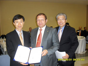 Фото 4 - 21 мая 2010 года подписан Меморандум между НПК &quot;АВЕРС&quot; и Корейским политехническим университетом о совместном выполнении научных работ в областях медицины, биотехнологий, машиностроении, химии и сельском хозяйстве