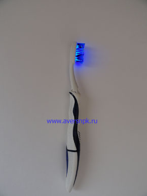 Фото - зубная щётка с монохроматическими излучателями синего света "АВЕРС-СТОМ"